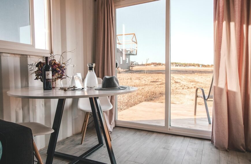 Czy osoby niepełnoletnie mogą wynająć pokój w hotelu