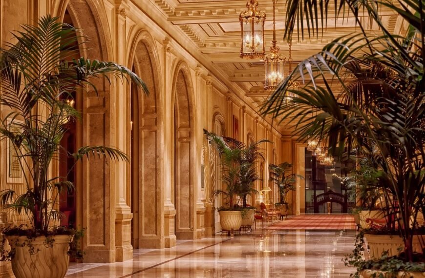 Czy niepełnoletni może wynająć pokój w hotelu