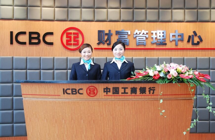 Jak sprawdzić, czy w hotelu jest lustro weneckie